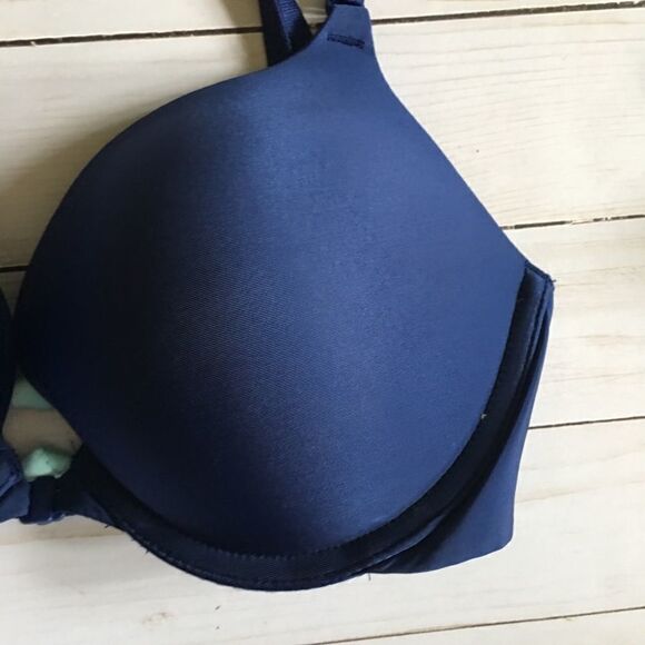 Victoria's Secret Padded Push Up Underwire Bra 32D - Picture 2 of 7